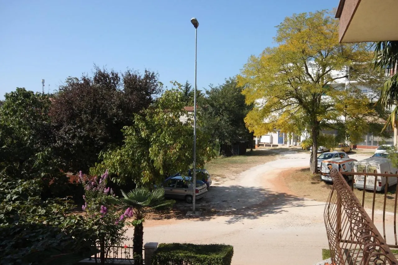 Apartments With A Parking Space Umag - 2539